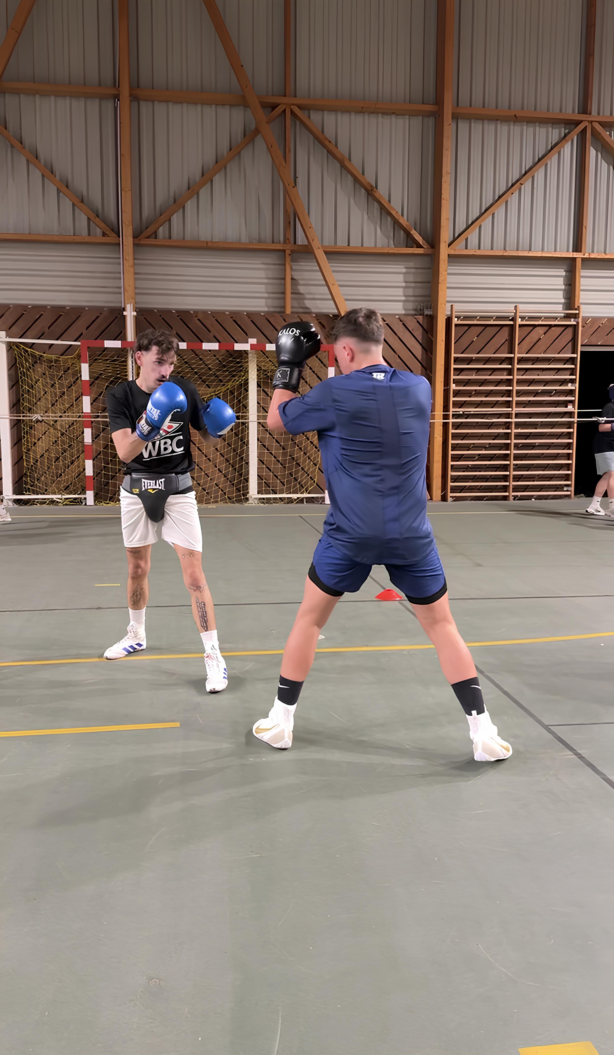 Séance d'entraînement de boxe anglaise au BCA